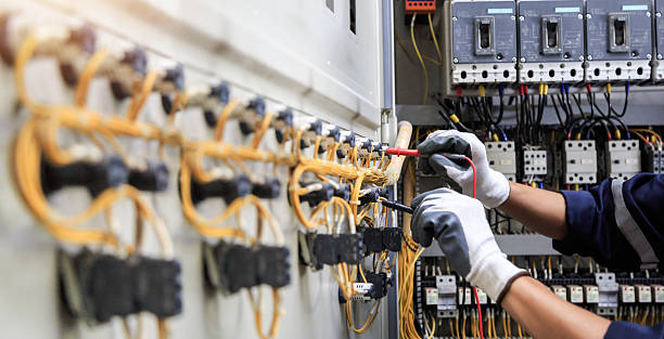 Professional Electrician technician working in Warren, IL